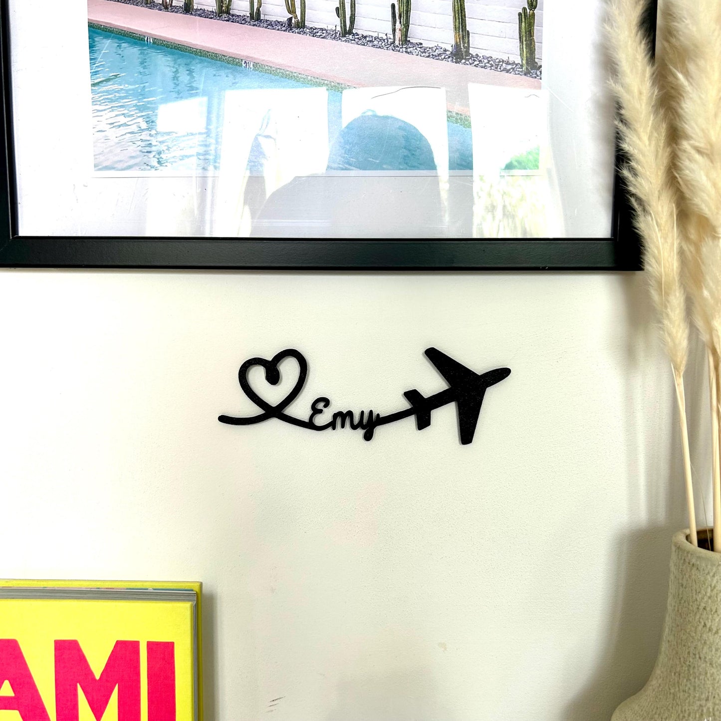 Avion mignon avec prénom pour décoration murale idée cadeau original et moderne sur le thème du voyage