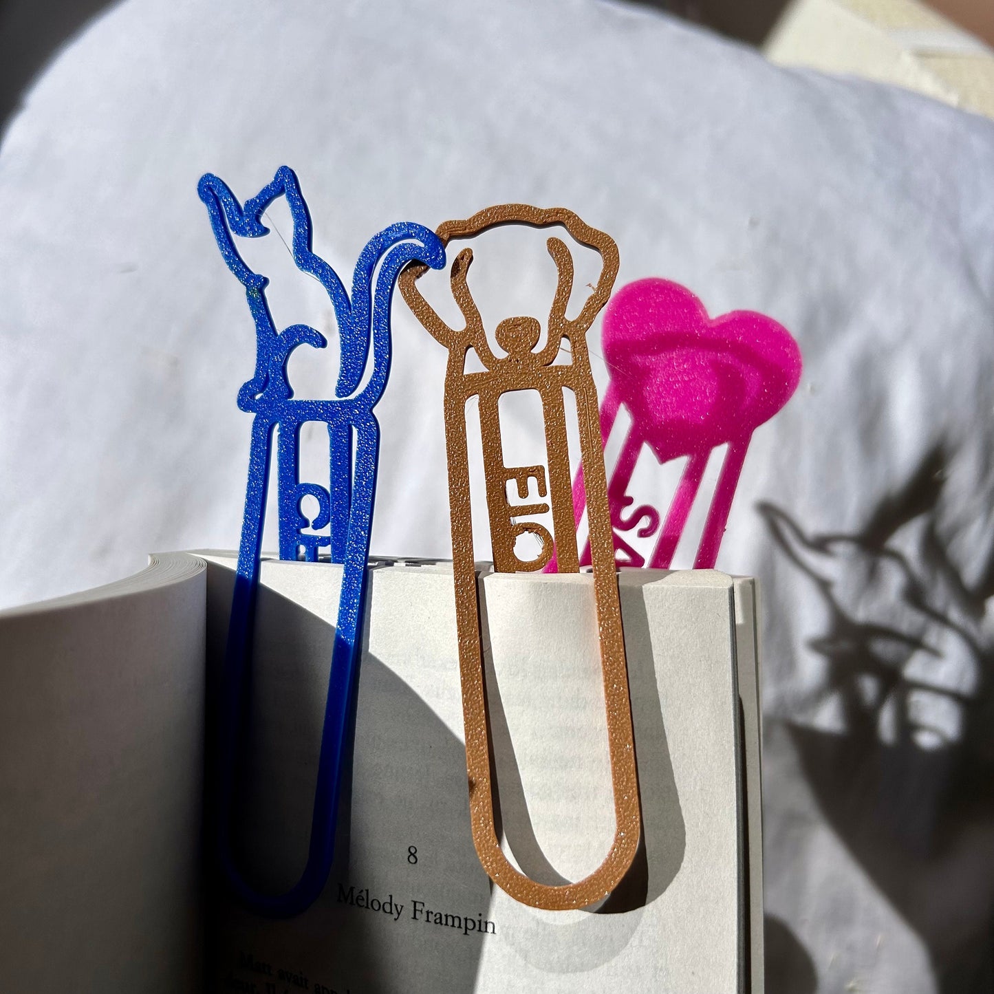 Marque-page personnalisé avec prénom et couleur – Idée cadeau original pour lecteur, modèles chat, cœur ou chien