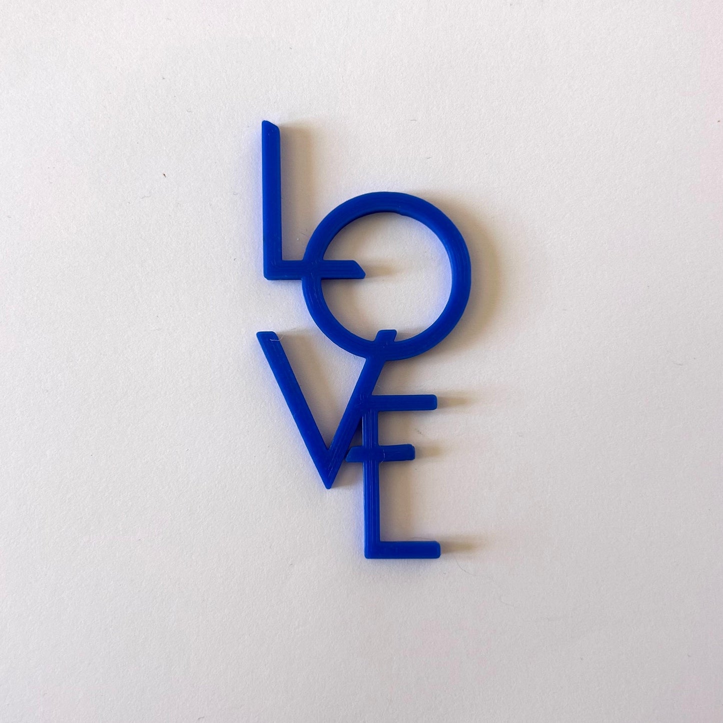 Décoration murale LOVE – Enseigne design tendance pour salon ou chambre