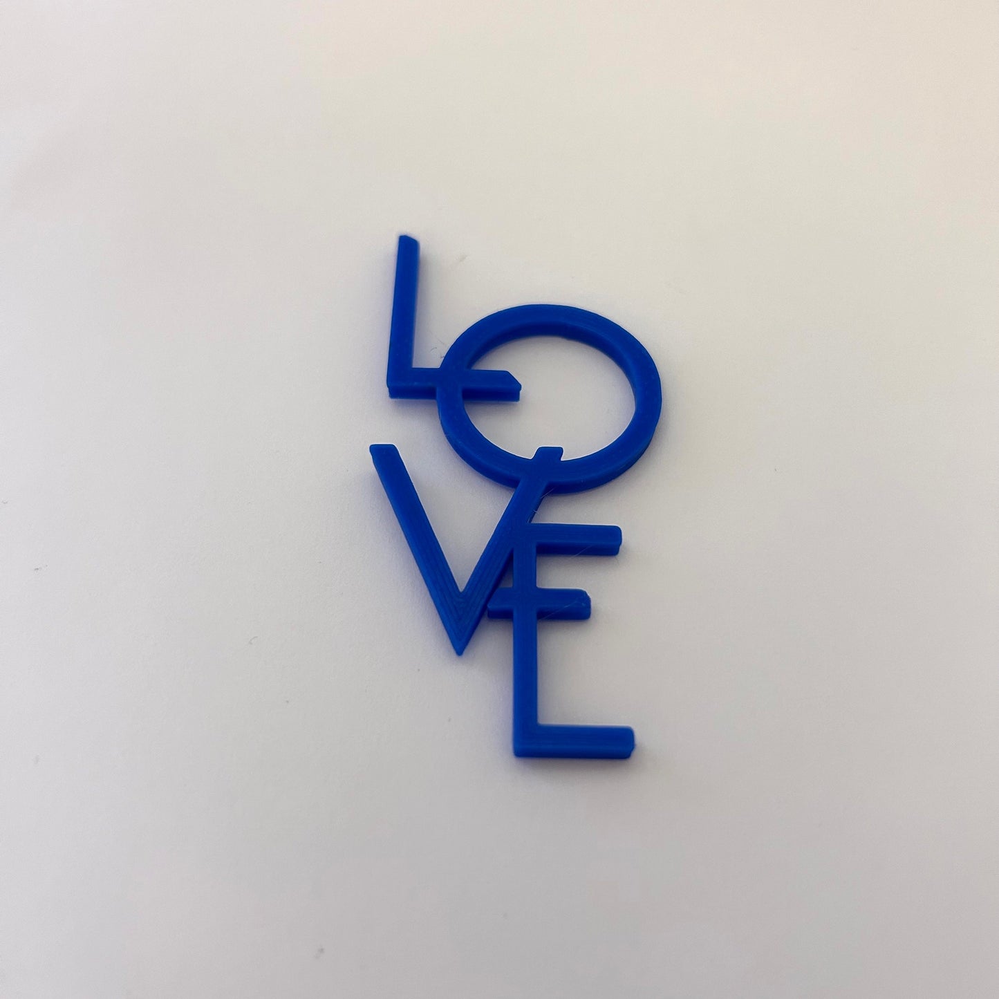 Décoration murale LOVE – Enseigne design tendance pour salon ou chambre