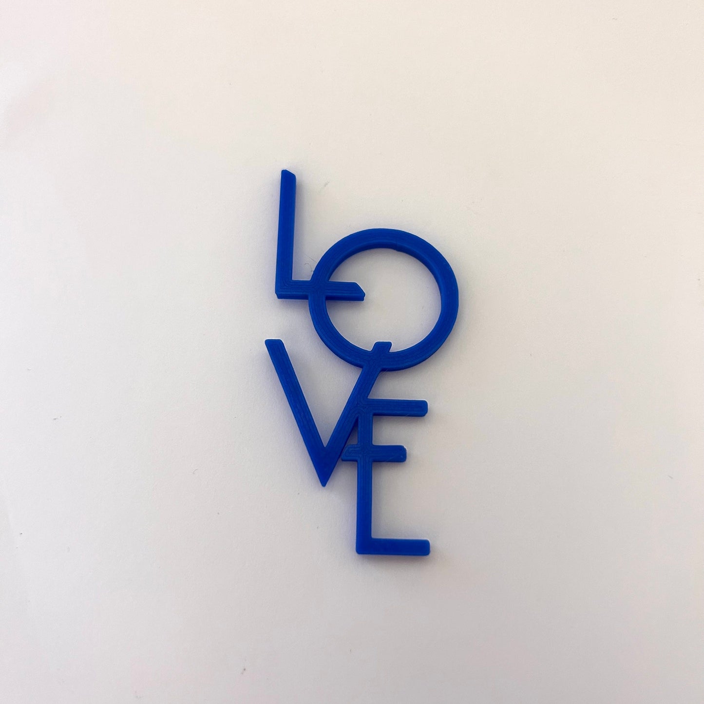 Décoration murale LOVE – Enseigne design tendance pour salon ou chambre