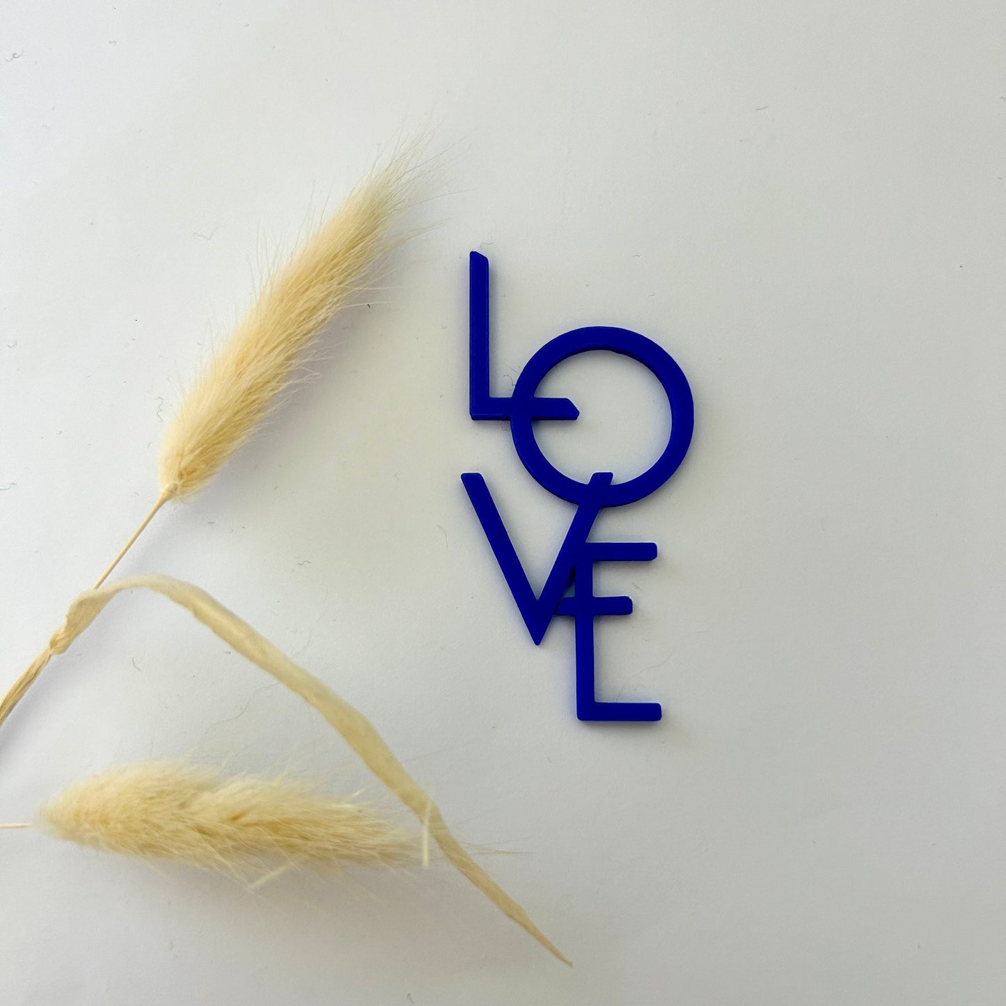 Décoration murale LOVE – Enseigne design tendance pour salon ou chambre