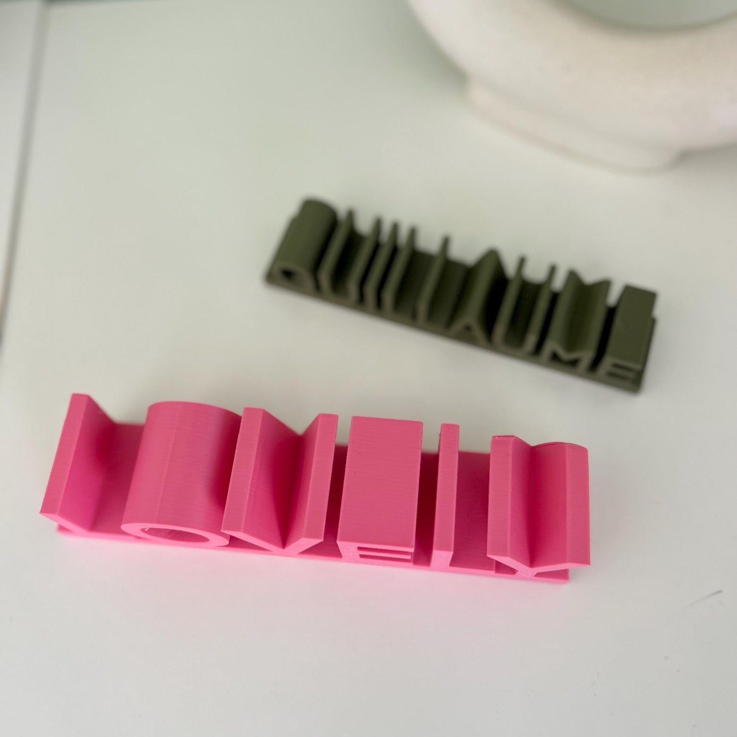 enseigne personnalisé avec prénom ou mot autoportant mot en 3D à poser sur un bureau ou en décoration - cadeau personnalisé original