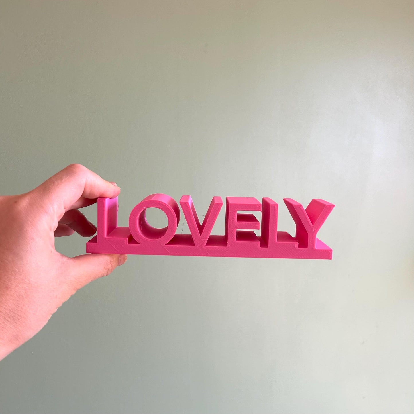 enseigne personnalisé avec prénom ou mot autoportant mot en 3D à poser sur un bureau ou en décoration - cadeau personnalisé original