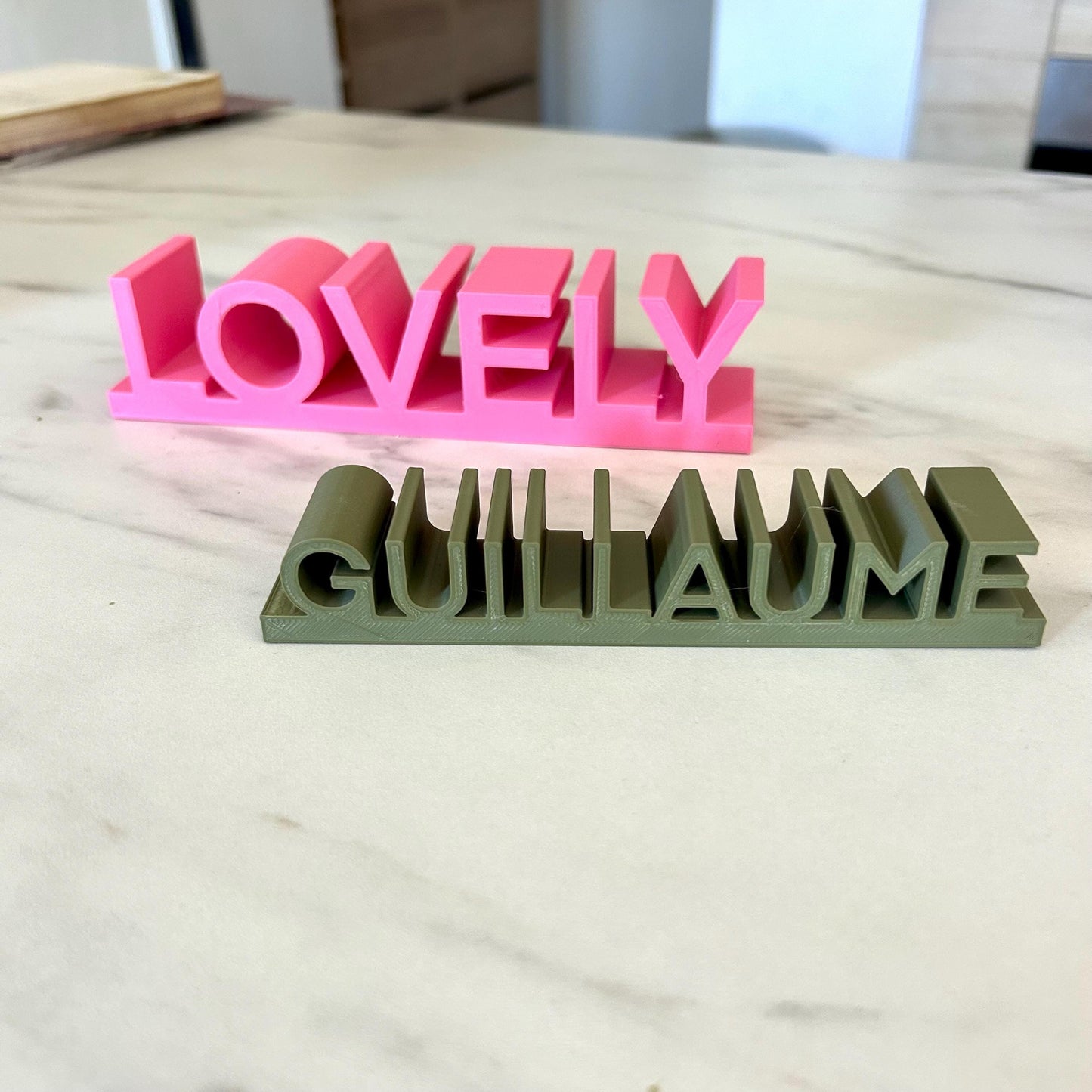 enseigne personnalisé avec prénom ou mot autoportant mot en 3D à poser sur un bureau ou en décoration - cadeau personnalisé original