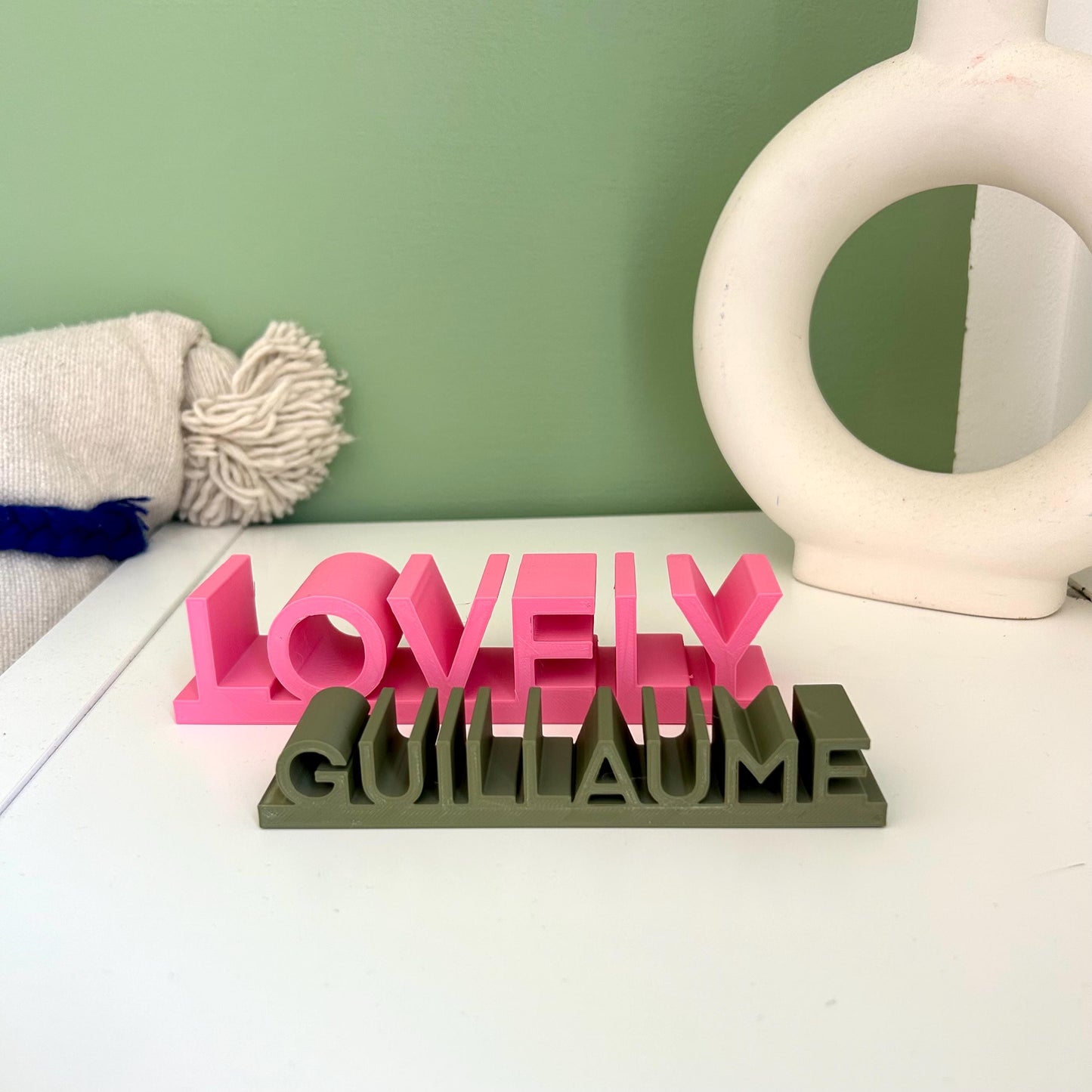 enseigne personnalisé avec prénom ou mot autoportant mot en 3D à poser sur un bureau ou en décoration - cadeau personnalisé original