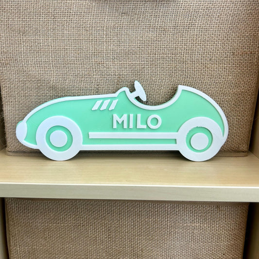 Déco murale personnalisée petite voiture enfant vintage – Prénom & couleur au choix style voiture de course mignonne