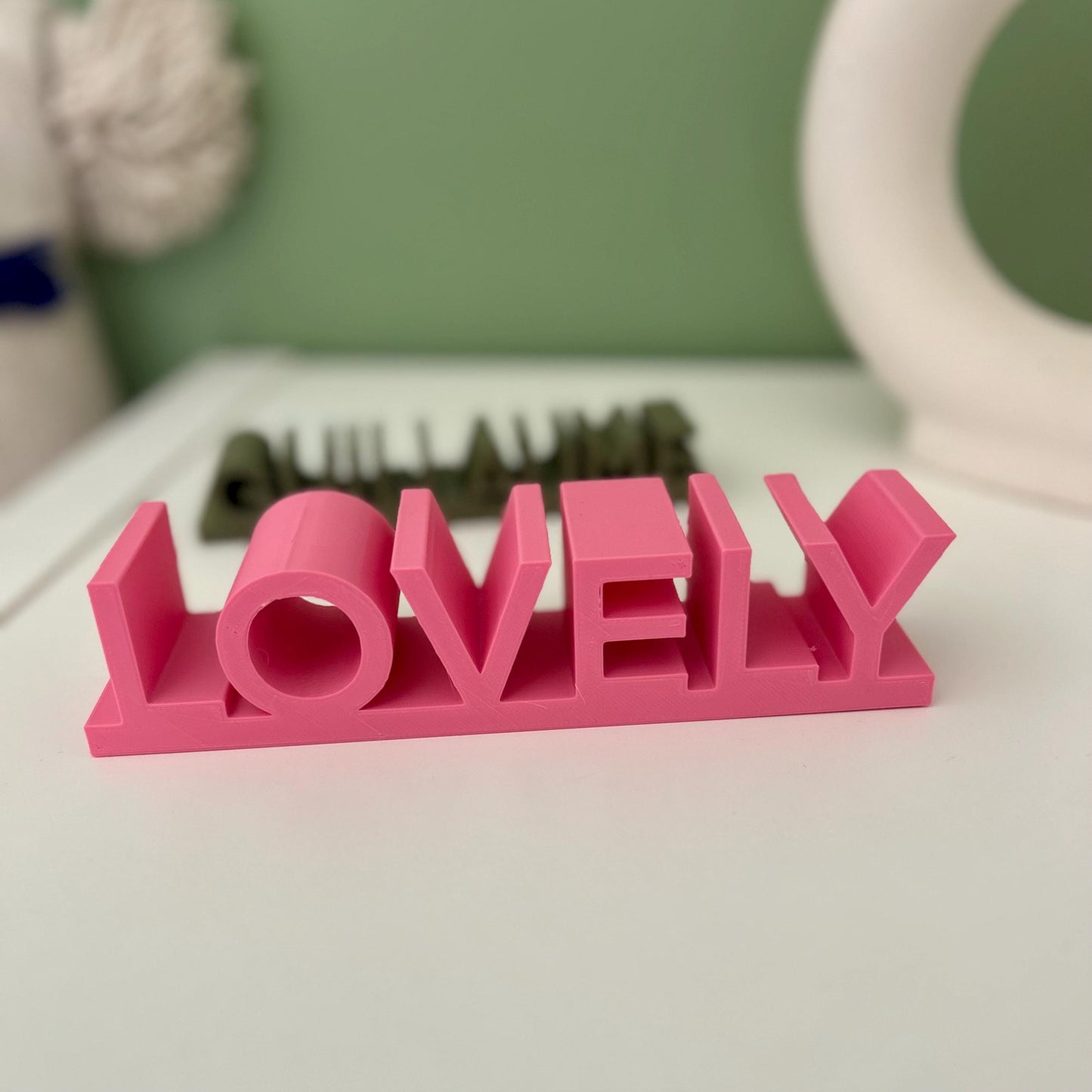 enseigne personnalisé avec prénom ou mot autoportant mot en 3D à poser sur un bureau ou en décoration - cadeau personnalisé original