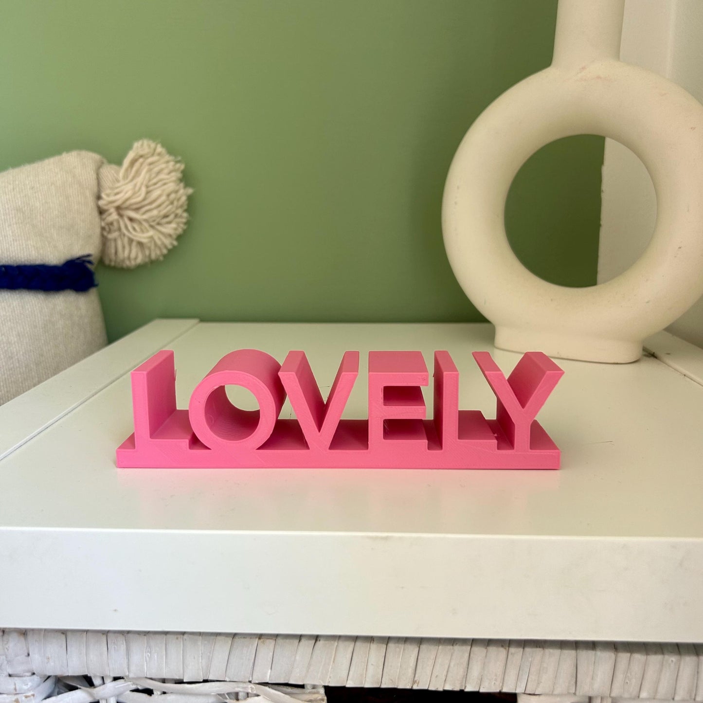 enseigne personnalisé avec prénom ou mot autoportant mot en 3D à poser sur un bureau ou en décoration - cadeau personnalisé original