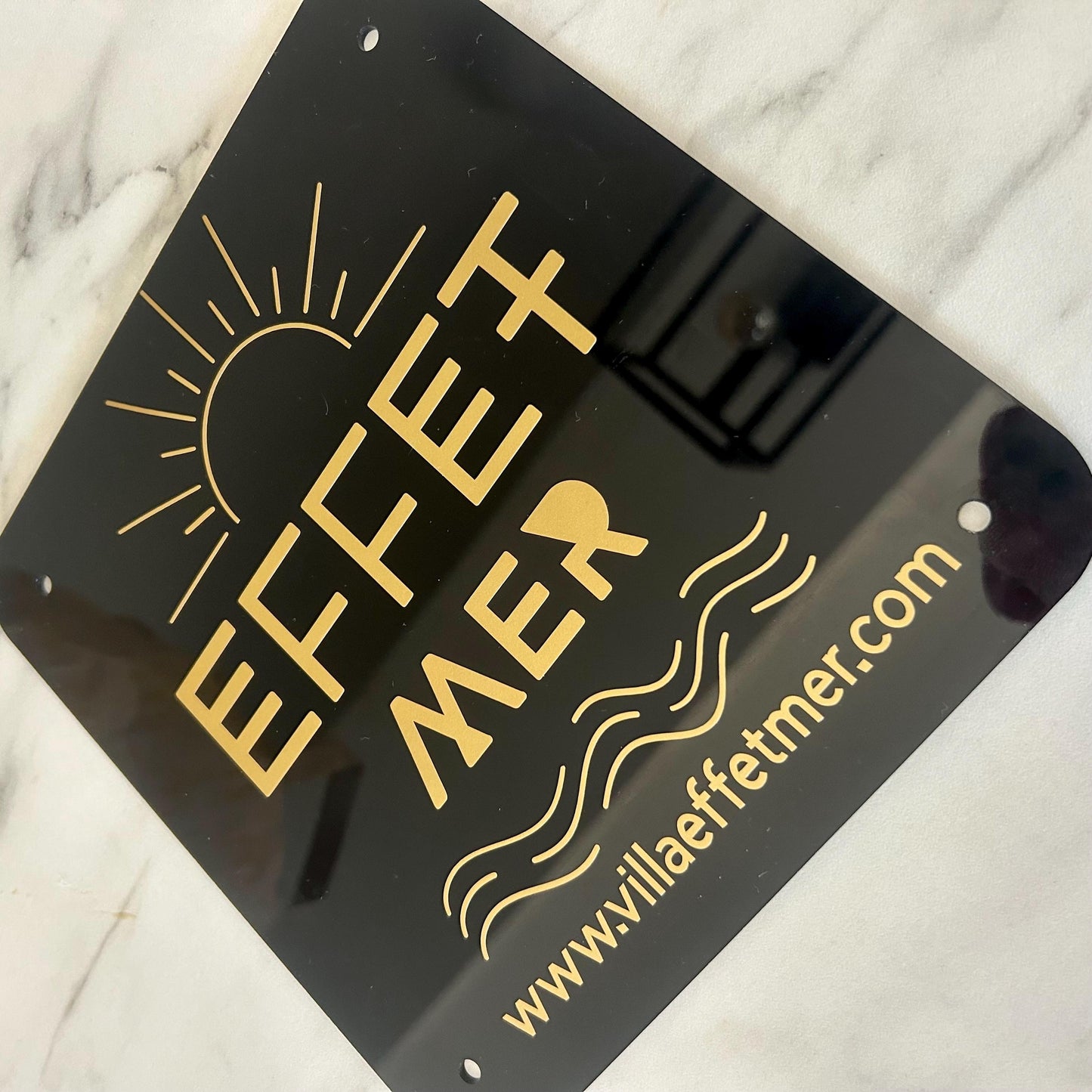Plaque Murale Personnalisée en Acrylique – Signalétique Design pour Maison, Commerce ou Événement – Logo, Texte ou Design sur Mesure