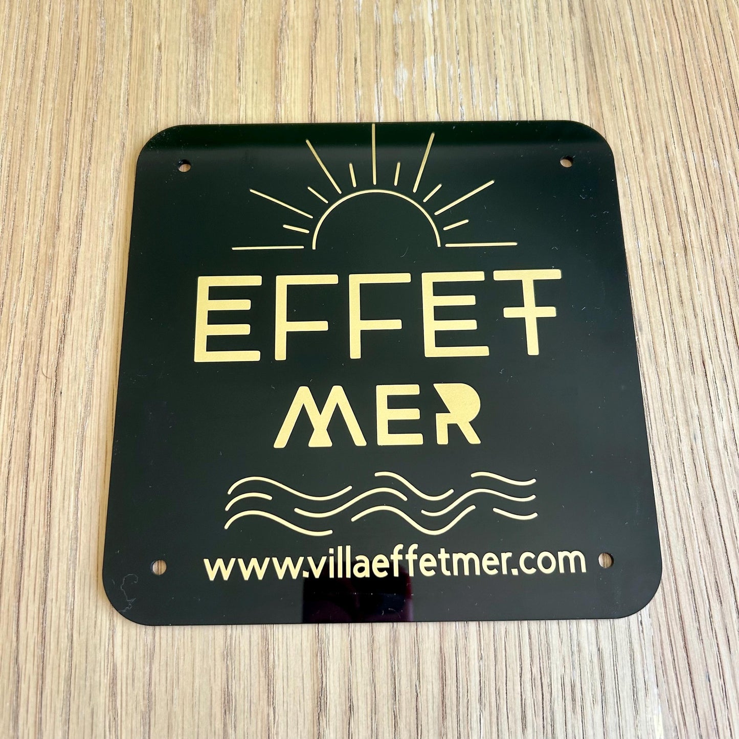 Plaque Murale Personnalisée en Acrylique – Signalétique Design pour Maison, Commerce ou Événement – Logo, Texte ou Design sur Mesure