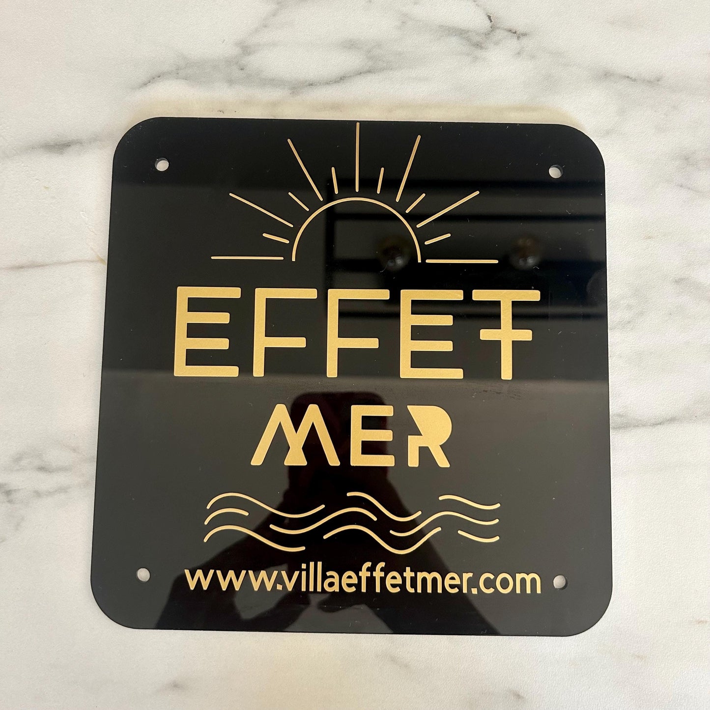 Plaque Murale Personnalisée en Acrylique – Signalétique Design pour Maison, Commerce ou Événement – Logo, Texte ou Design sur Mesure