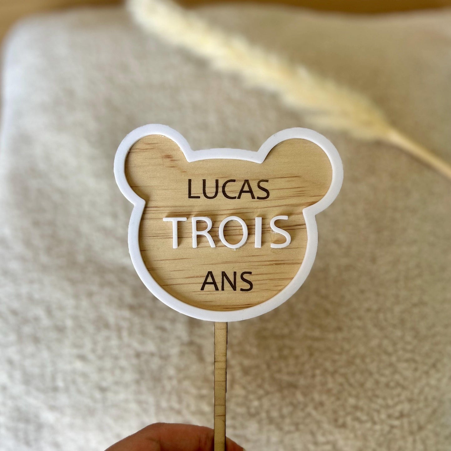 Cake topper ourson personnalisable – Décoration gâteau anniversaire enfant en bois – Ours mignon pour gâteau