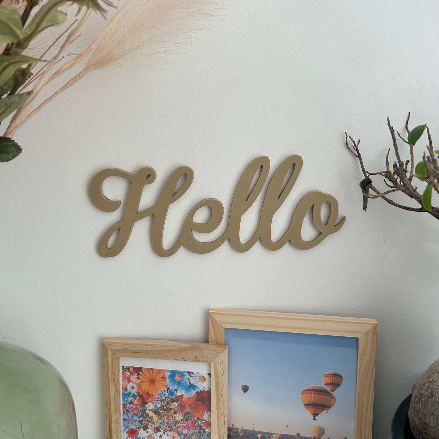 Mot "Hello" en Relief Personnalisé – Décoration Murale Accueillante