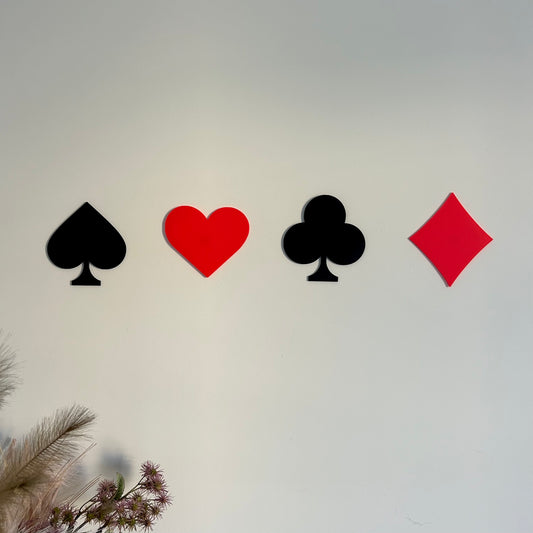 Décoration Murale Jeu de Cartes – Symboles Trèfle, Cœur, Pique et Carreau