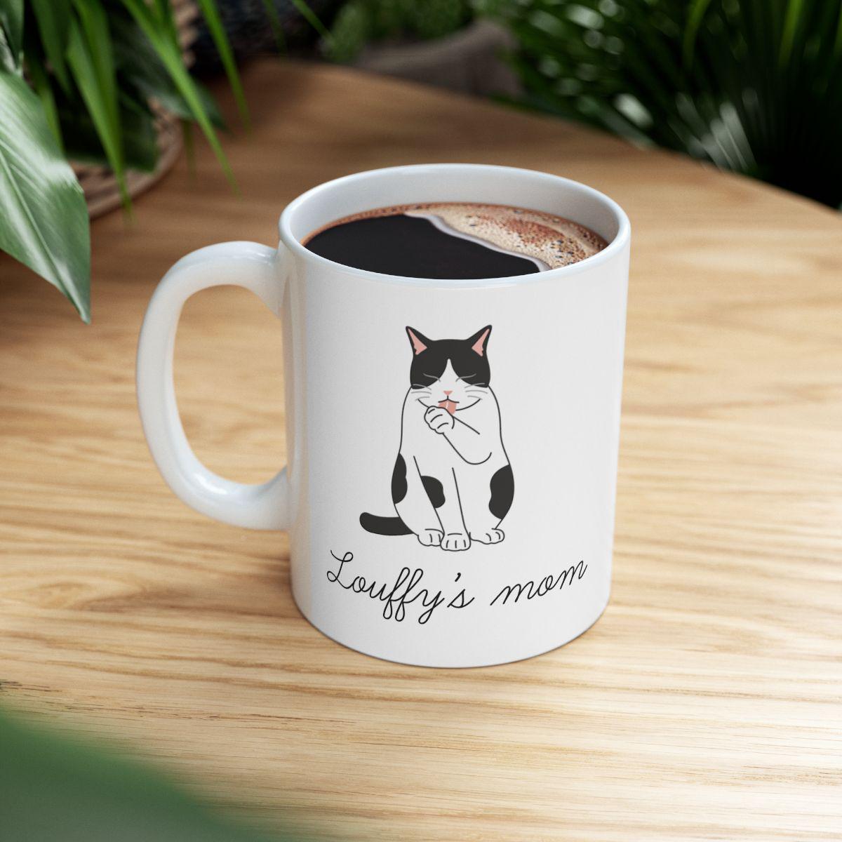 tasse chat noir et blanc à personnaliser cadeau chat pour les cat mom texte personnalisé tasse avec illustration de chat mug personnalisé