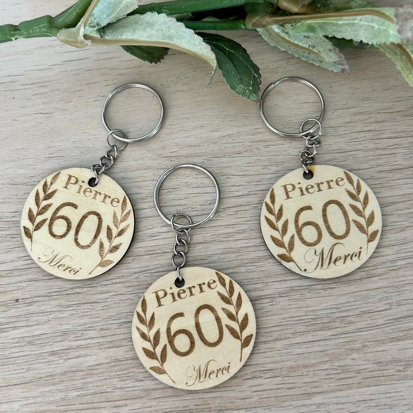 Porte-Clé en Bois Personnalisé - Cadeau Original pour Invités