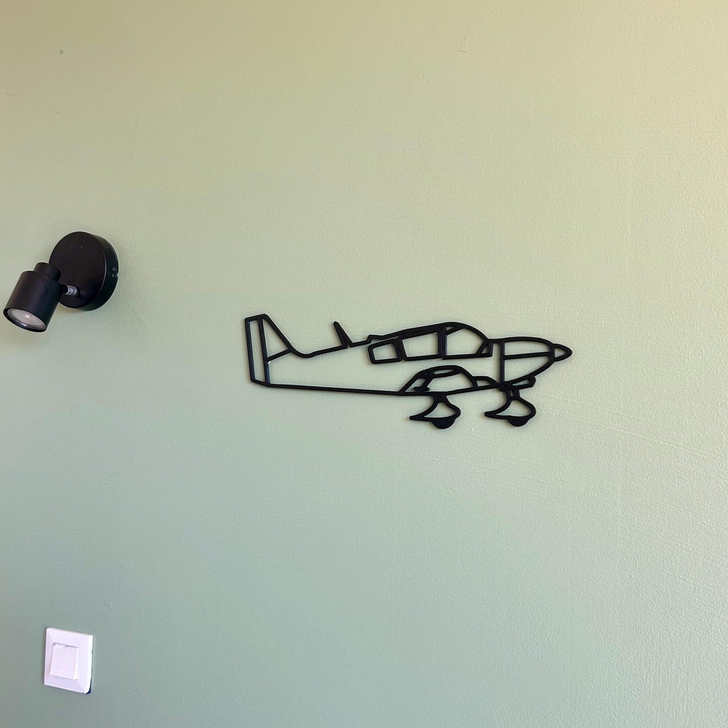 Décoration Murale Avion DR400 Personnalisée – Cadeau Original pour Enfant ou Passionné d’Aviation, Anniversaire ou Lâché Solo