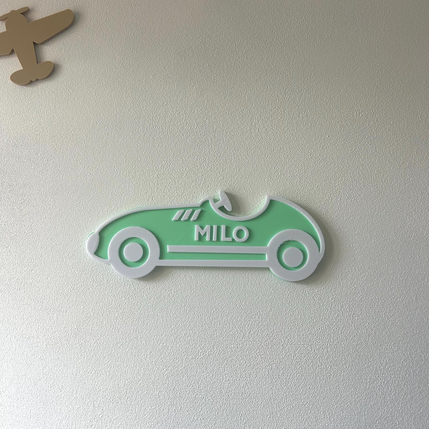 Déco murale personnalisée petite voiture enfant vintage – Prénom & couleur au choix style voiture de course mignonne