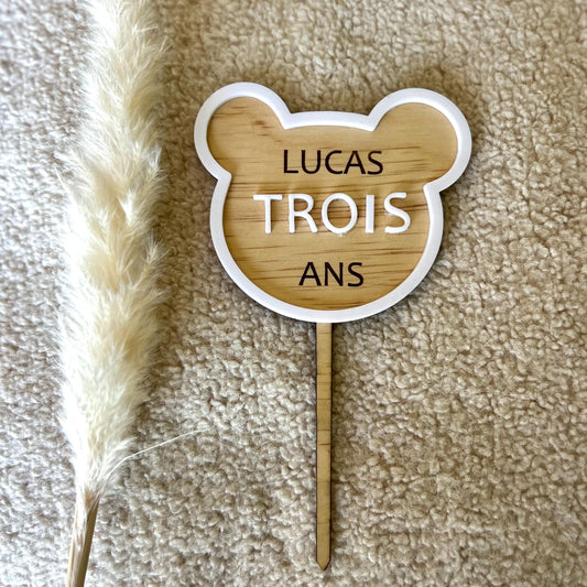 Cake topper ourson personnalisable – Décoration gâteau anniversaire enfant en bois – Ours mignon pour gâteau