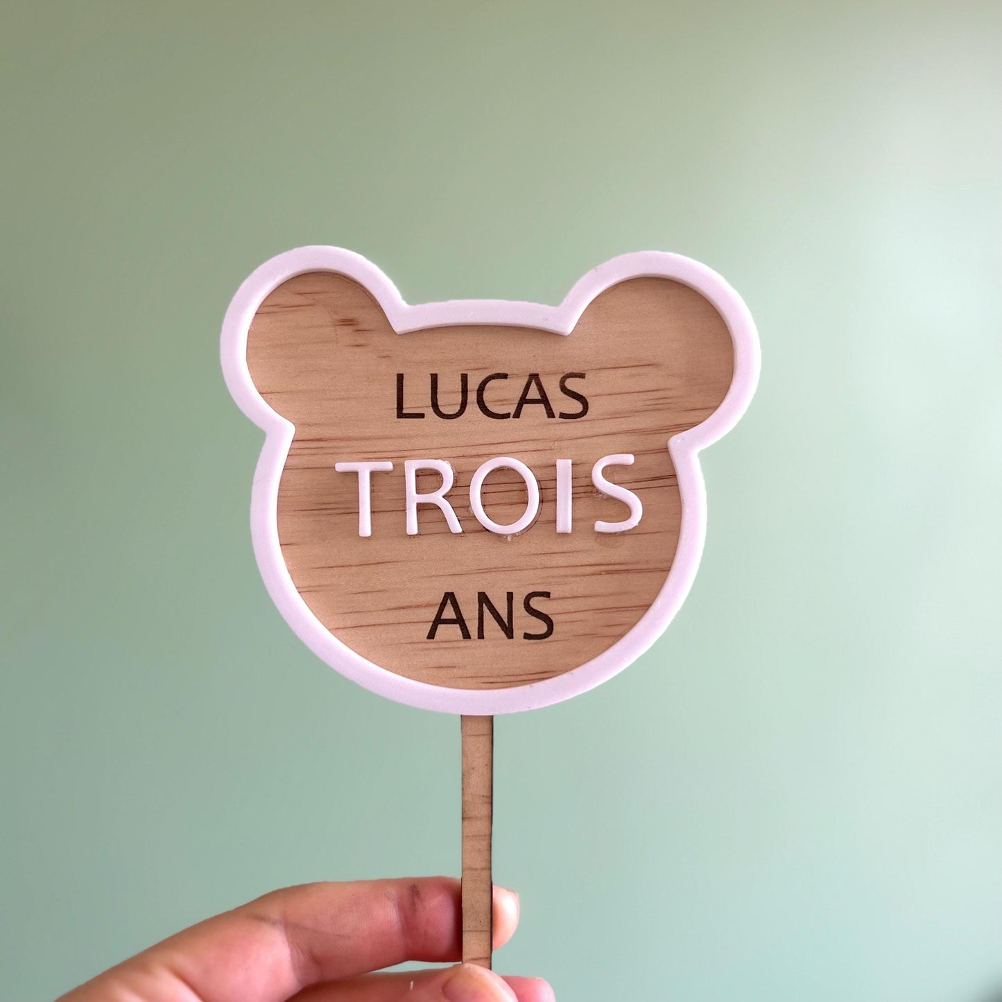 Cake topper ourson personnalisable – Décoration gâteau anniversaire enfant en bois – Ours mignon pour gâteau