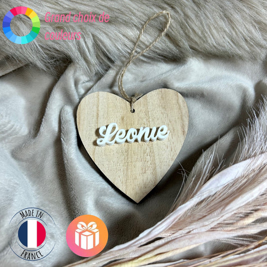 Ornement personnalisé en bois à suspendre au sapin en forme de cœur avec prénom en couleurs au choix